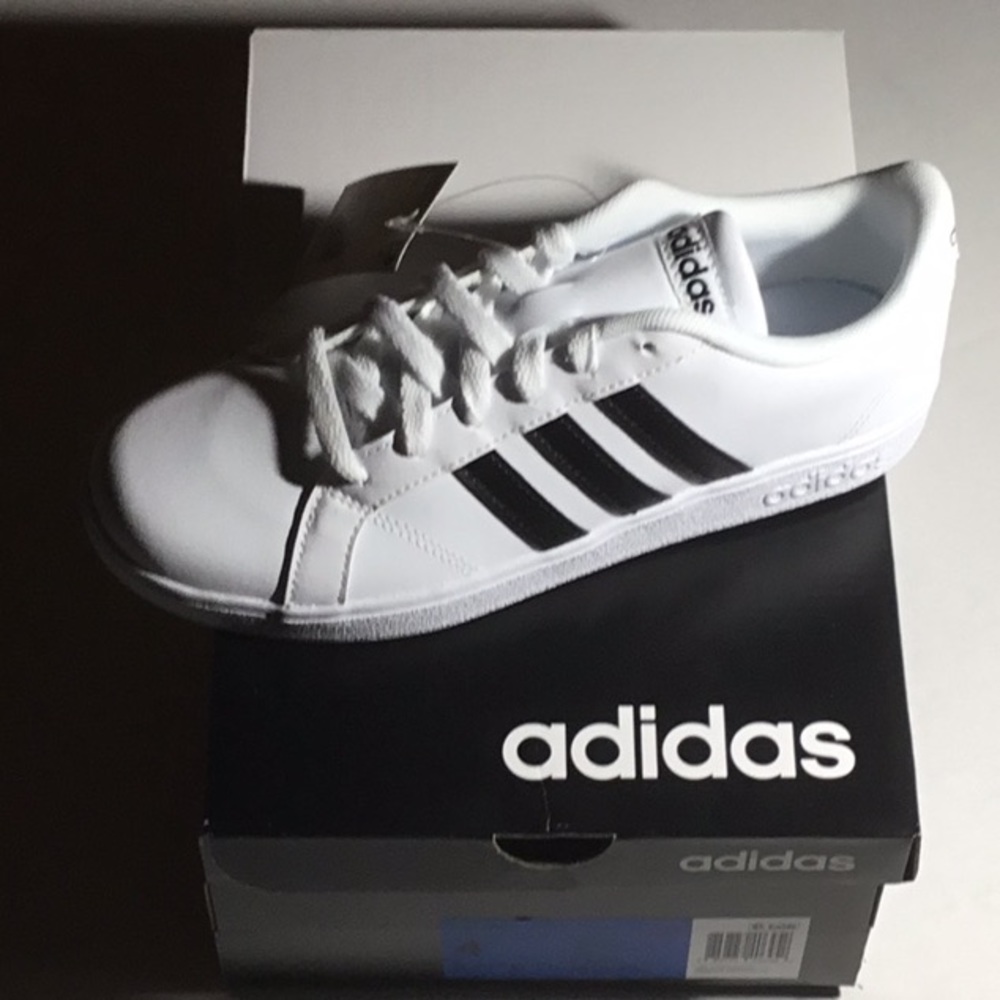 adidas Kids' Grade School Baseline Shoes, AW4299